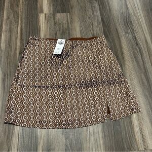 Brown and white patterned slit skirt